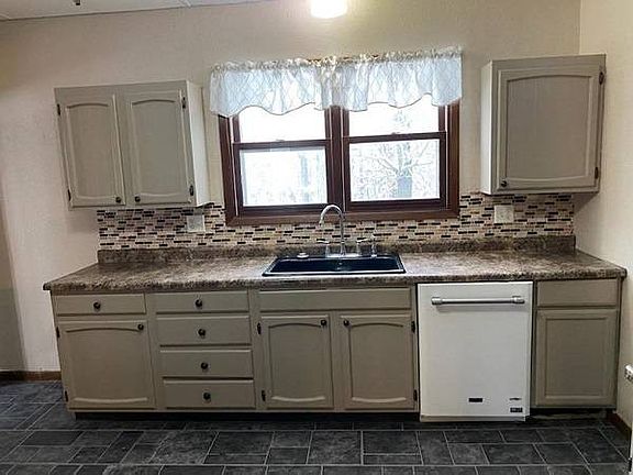 3rd image of 918 College Ave