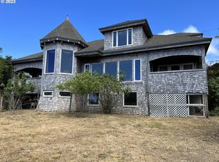 237 9th St, Port Orford, OR
