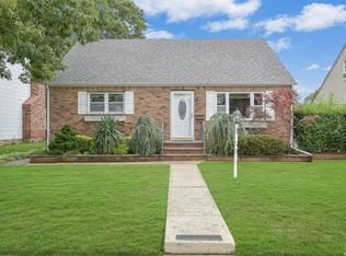 144 N Fulton Ave, Lindenhurst, NY