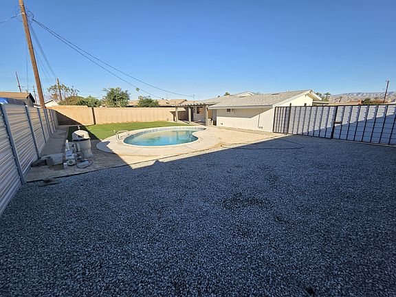 4th image of 82083 Sierra Ave