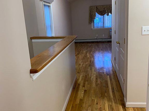 3rd image of 280 Robinson Ave Floor 2
