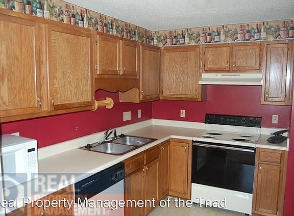 4th image of 19 Meadowood Glen Way #40