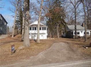 1524 Maxfield Rd, Hartland, MI 48353