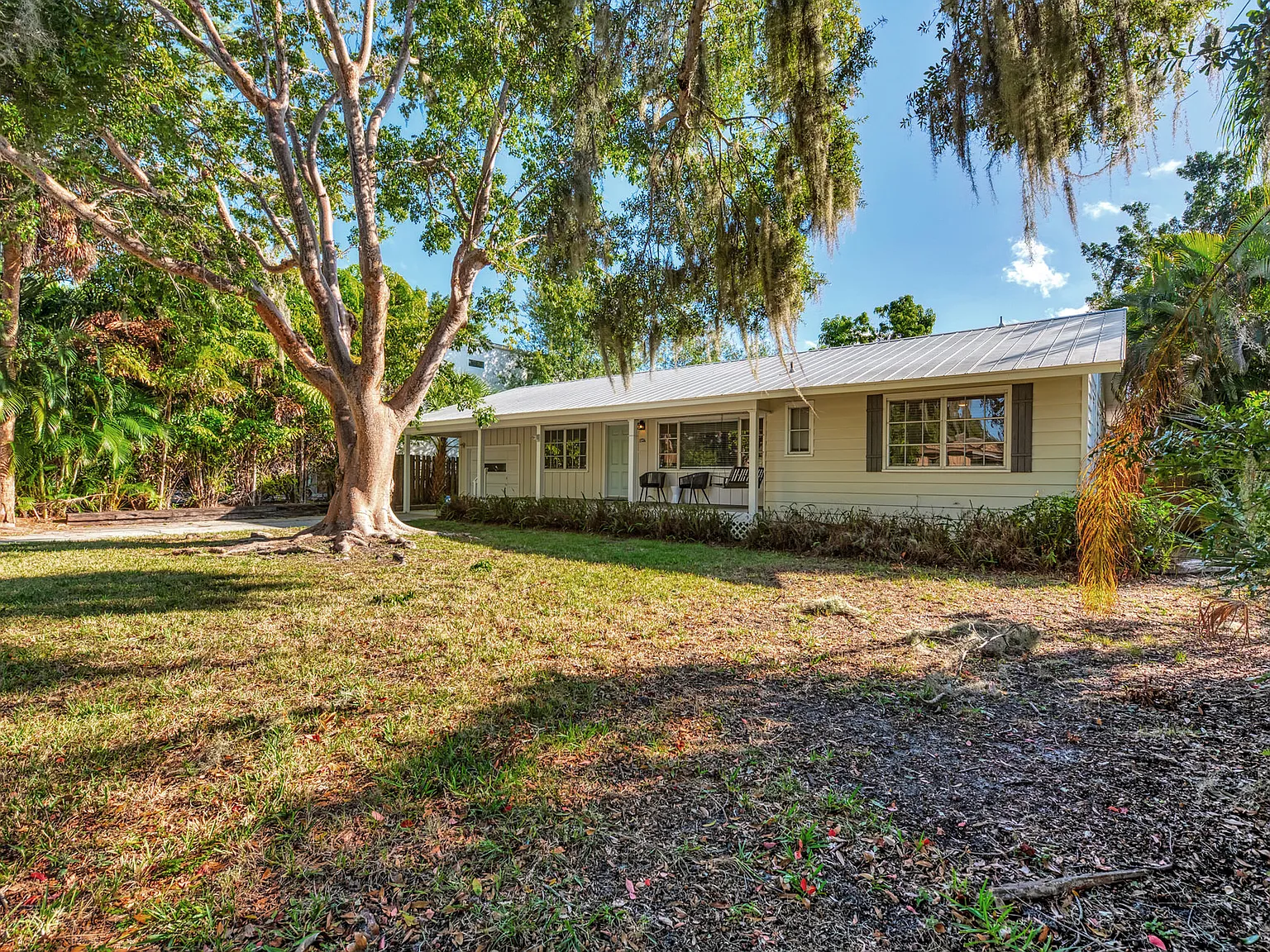 3 bed, 1.5 bath, 1461 sqft, $8,000 — Photo 3