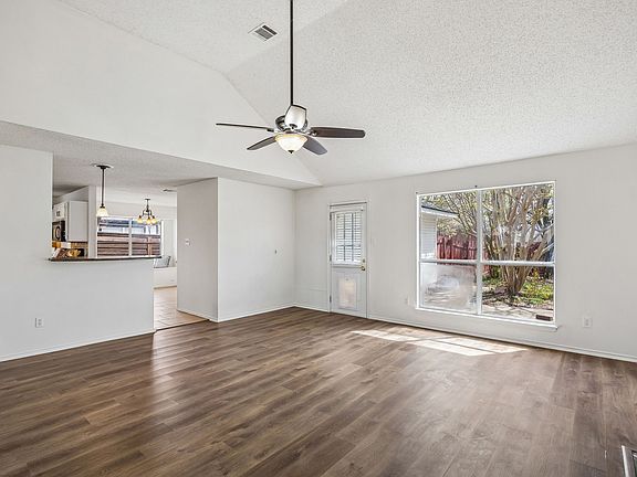 5th image of 1009 Ridgemont Dr