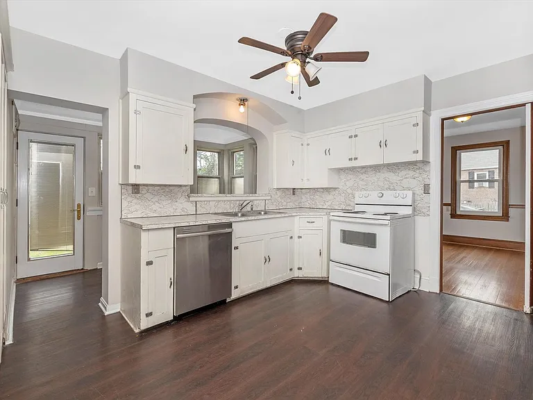531 Lee Pl — Photo 16