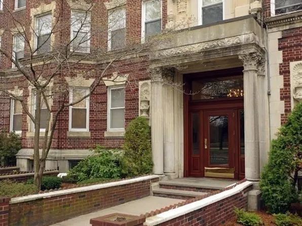131 Park Dr APT 17, Boston, MA 02215