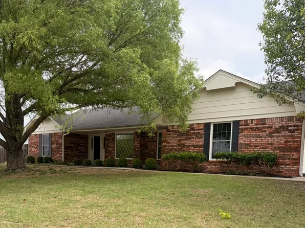 1438 Lakehurst Dr, Ada, OK 74820