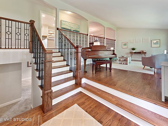 3rd image of 603 E Crestwood Dr