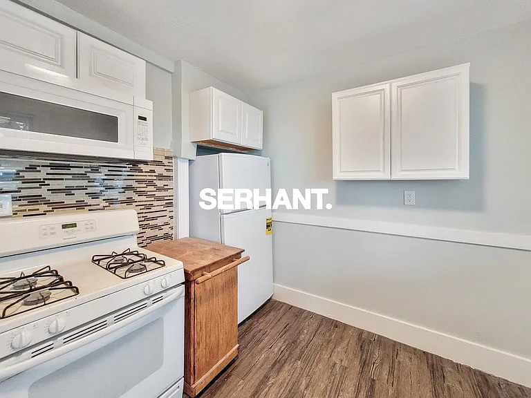 37 Juniper St #1B — Photo 5