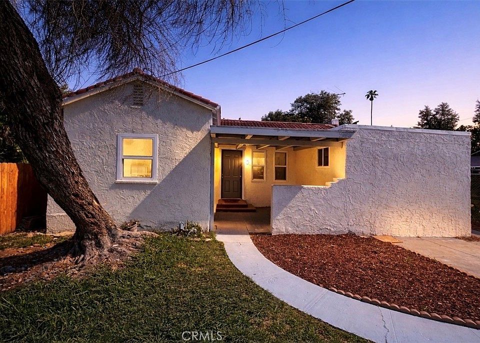 1st image of 2723 Iris St