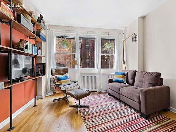 4th image of 430 W 34th St APT 4J
