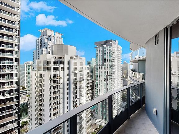 3rd image of 1000 Brickell Plz #3609