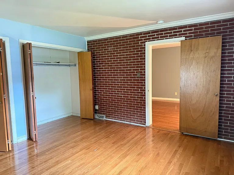 69 W Charlotte St — Photo 16