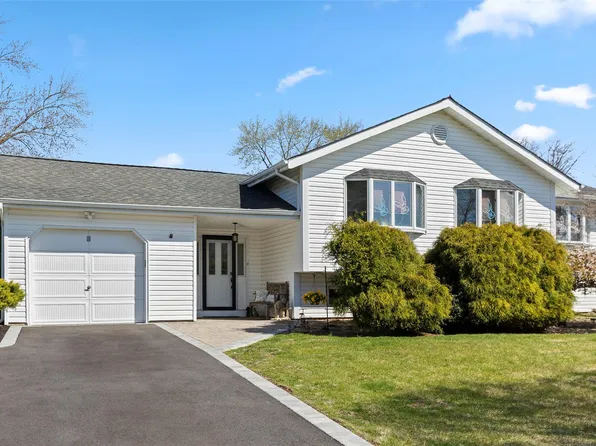 10 Holly Drive, East Northport, NY 11731