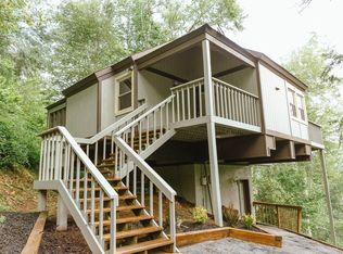 201 Creekside Ct, Banner Elk, NC 28604