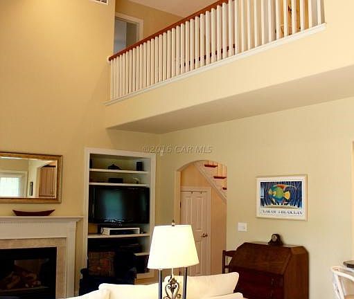 Living room with view of loft - 1105 Sto