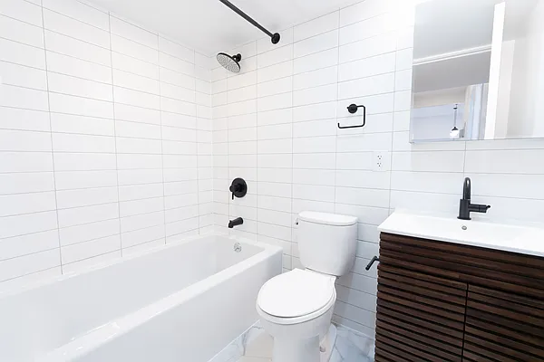 Bathroom, photo 2