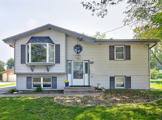 4233 69th St, Urbandale, IA 50322
