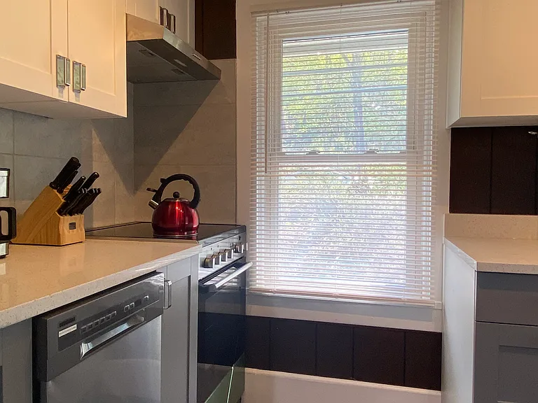 706 Linn St #2 — Photo 11