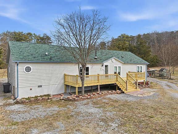 2nd image of 1530 Tom McCall Rd