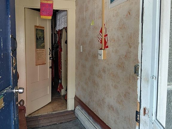 3rd image of 32 Franklin St
