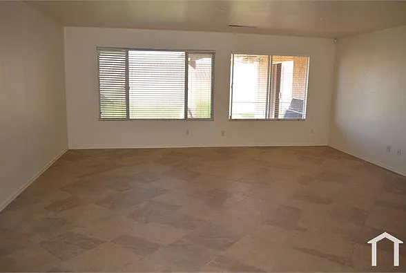 4 bed, 2235 sqft, $2,800 — Photo 4