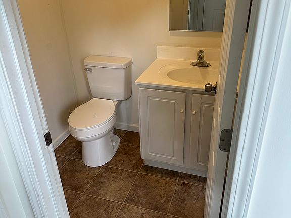 5th image of 177 Sherman Ave #B