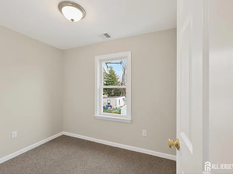 119 Vogel Pl — Photo 6