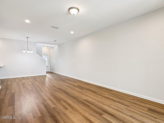 5th image of 488 PINE BLUFF Drive