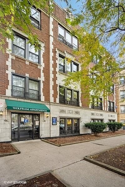 1st image of 837 W Wolfram St #413