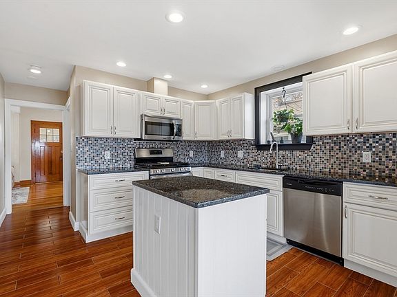 3rd image of 9 2nd St