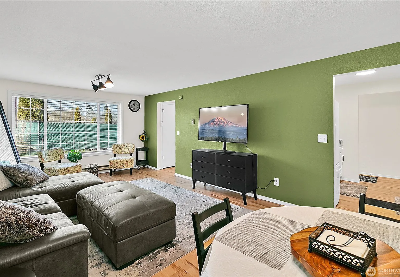 2 bed, 912 sqft, $2,250 — Photo 3