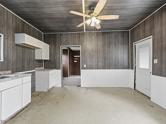 2nd image of 401 N Main St