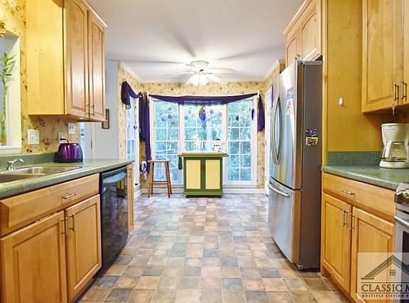 Kitchen & Breakfast Nook