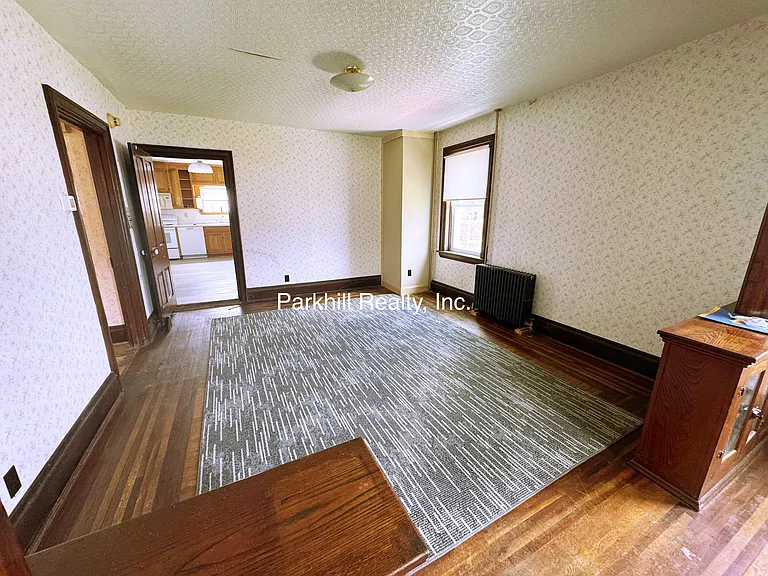 154 S Broadway — Photo 12