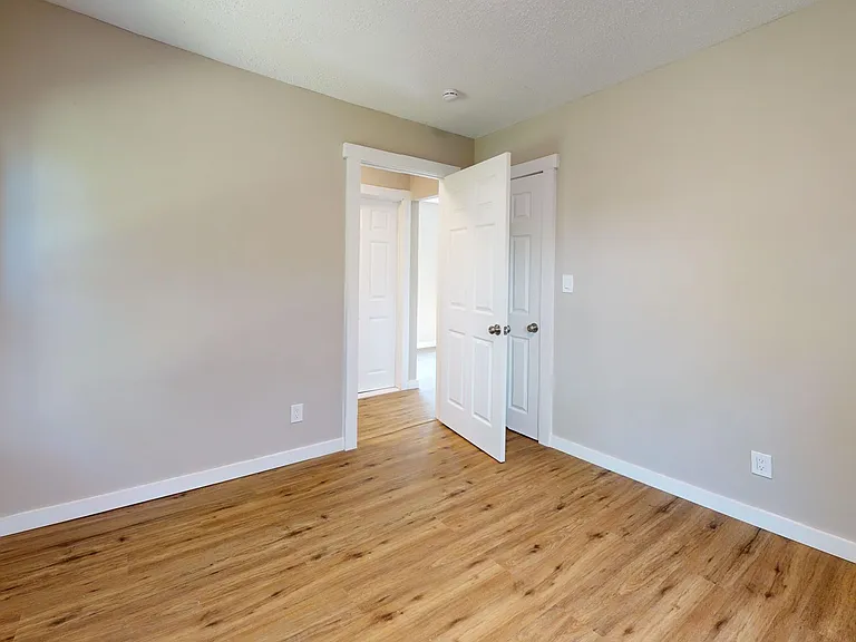83 Nash St — Photo 4
