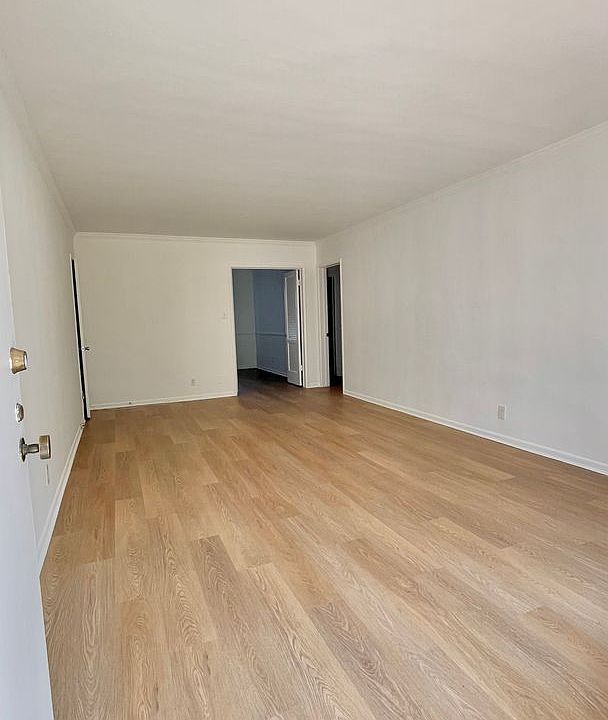 1st image of 200 S Sycamore Ave APT 5