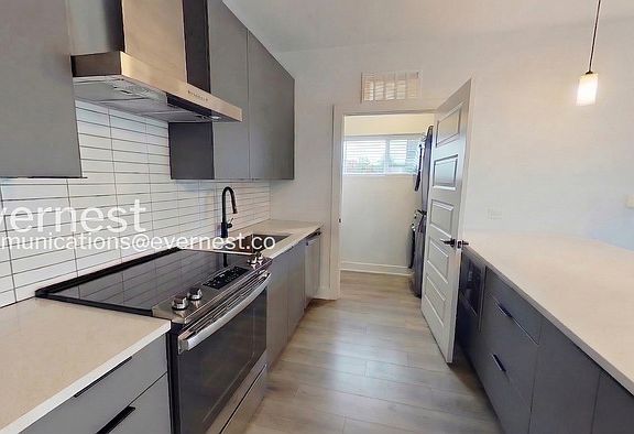 3rd image of 2220 Webberville Rd #205