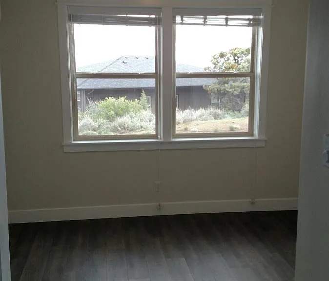 2556 NW Awbrey Point Cir — Photo 9
