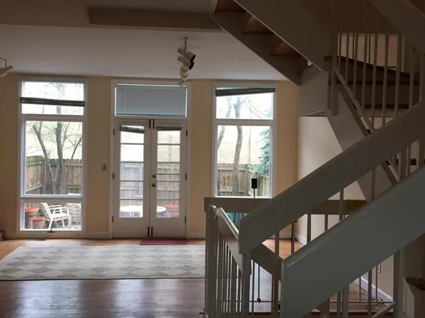 110 W Pine Pl, Saint Louis, MO 63108