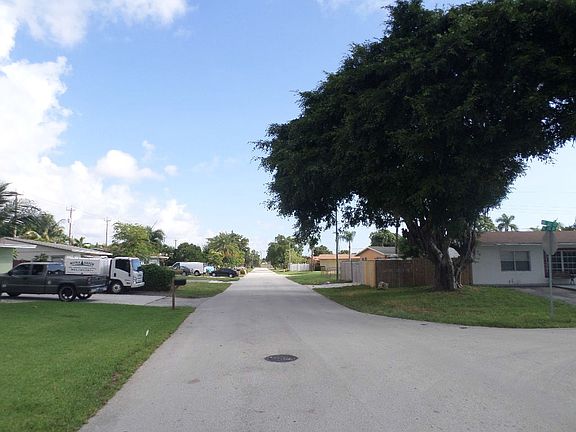 5th image of 3137 NE 14th Ave