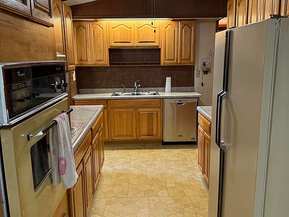 5th image of 4002 S Bolton Rd