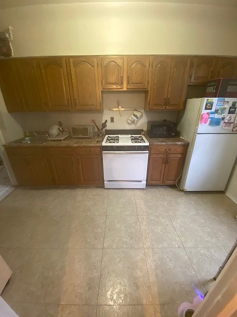 2nd image of 3123 32nd St APT 14