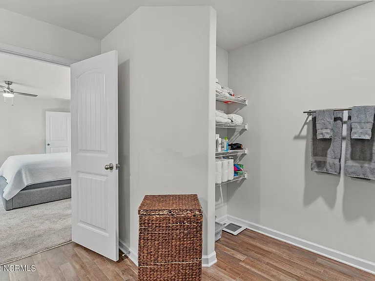 680 Aurora Pl — Photo 19