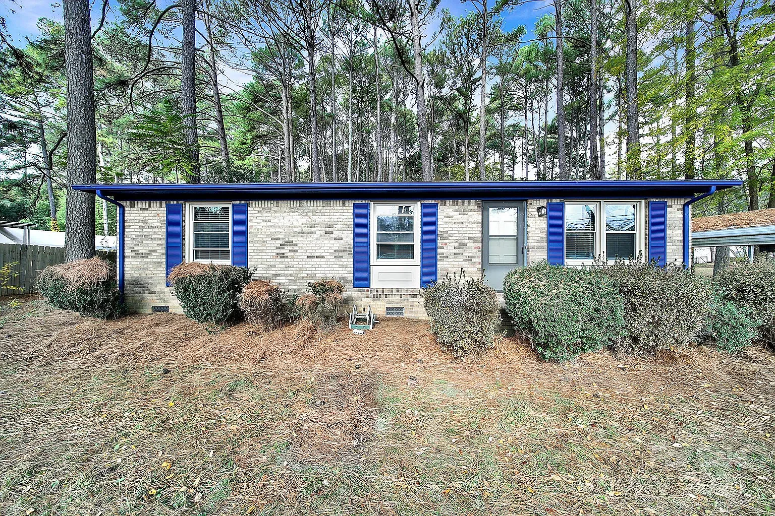 3 bed, 1100 sqft, $2,400 — Photo 1