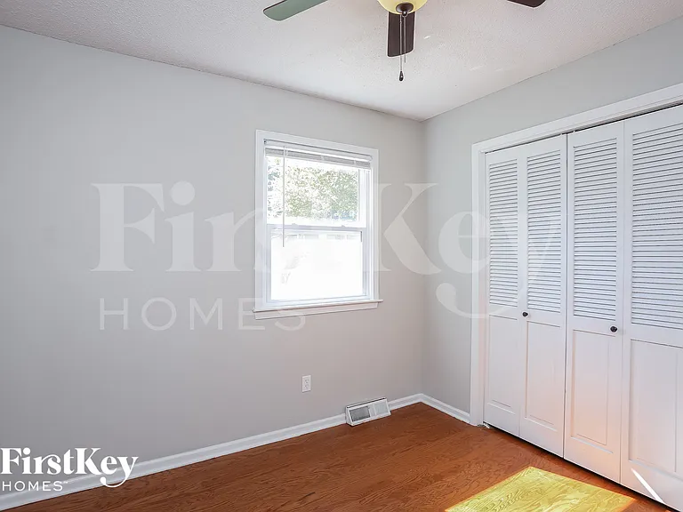 804 NE 74th St — Photo 10