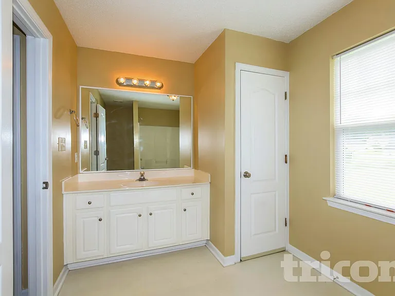 2125 Sebastiani Dr — Photo 9