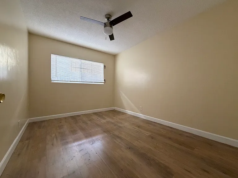 2632 E 15th St #2 — Photo 5