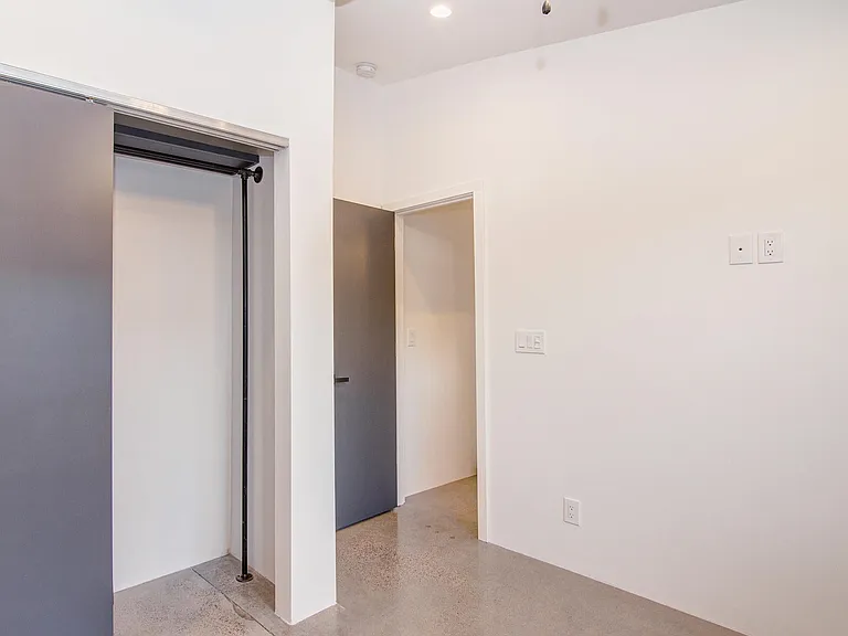 1022 E Indianola Ave — Photo 17